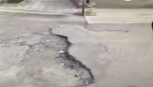 Состояние дорог в Нарткале. Стоп-кадр видео из Instagram-паблика (деятельность компании Meta, владеющей соцсетью, запрещена в России) "ЧП Нальчик" от 29.04.25, https://www.instagram.com/chp.nalchik/reel/DJBeuG0MNnP/