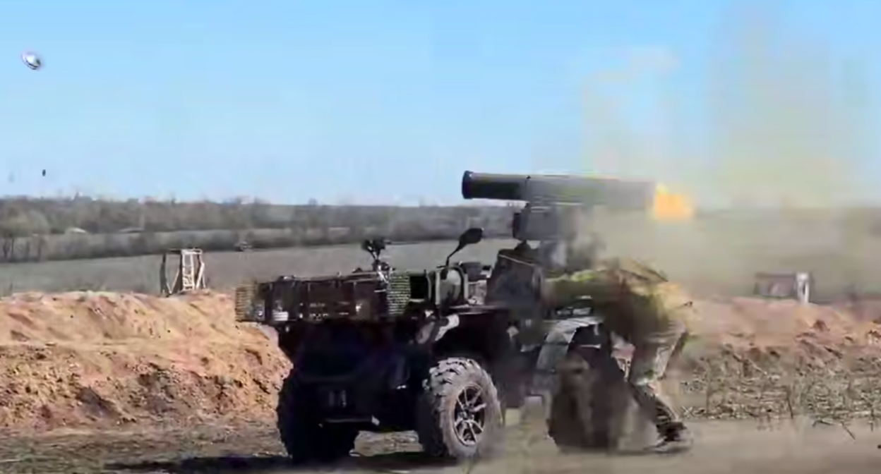Российский боец. Стоп-кадр видео Минобороны России от 18.05.25, https://t.me/mod_russia/52859.